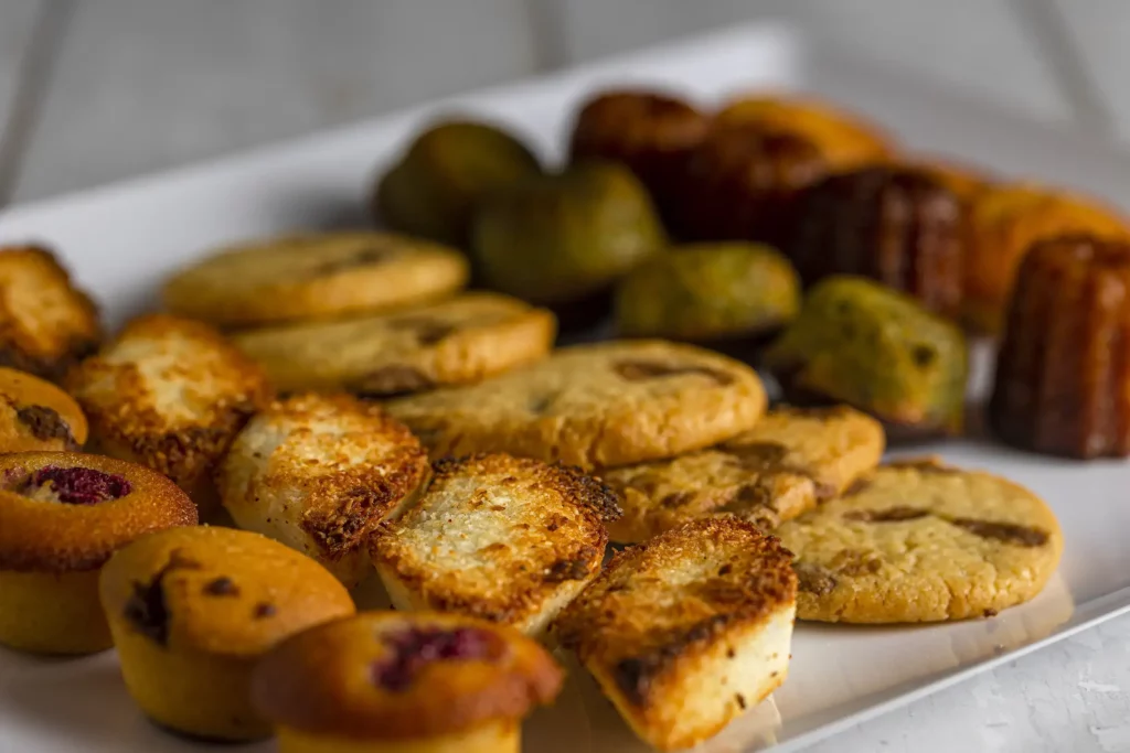 Réussir les matinées d’entreprise avec un petit déjeuner de traiteur pour entreprise - plateau biscuits - Crior Traiteur Entreprise