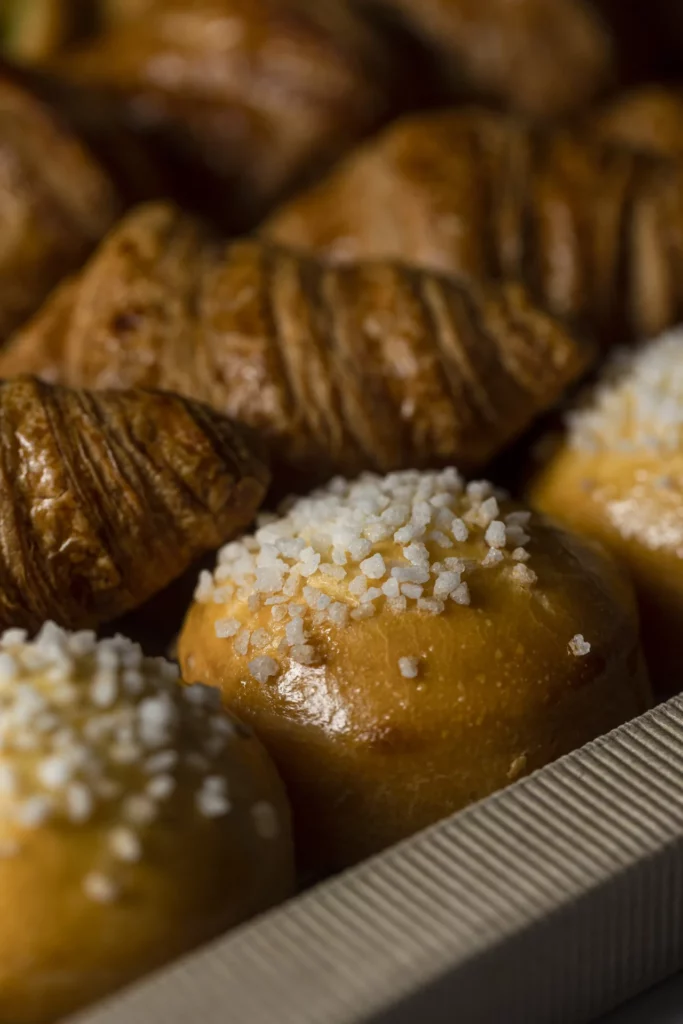 Petit déjeuner Entreprise - croissants et brioches - CRIOR Traiteur Entreprise