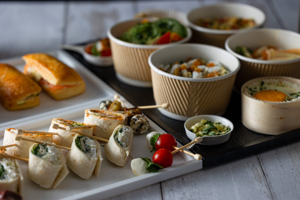 Cocktail d'entreprise - brochettes et plats - Crior