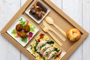 4 bonnes raisons de commander des plateaux-repas traiteur en entreprise